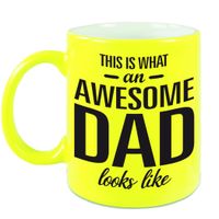 Fluor gele awesome dad cadeau mok / beker voor Vaderdag 330 ml   - - thumbnail