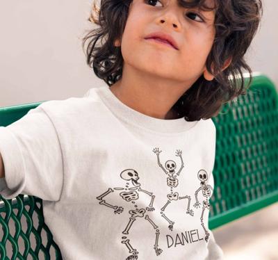 T-shirt griezelige skeletten met een naam