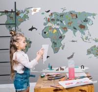 Muurstickers wereldkaart kinderkamer dieren en bomen