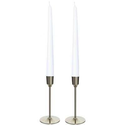 Kandelaars 2x aluminium zilver 15 cm met 12x witte dinerkaarsen
