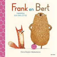 Frank en Bert trappen een balletje (Hardback)