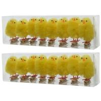 Decoratie kuikentjes - 16x stuks - geel - op clip - 5,5 cm - Paasversiering / Paasdecoratie - Paasku