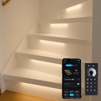 Met afstandsbediening & App - LED Trapverlichting set met bewegingssensor - Warm Wit Licht - voor max. 16 treden