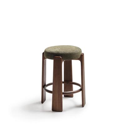 Kave Home Kruk 'Granite' Chenille en noten essenhout, kleur Groen (zithoogte 65cm)