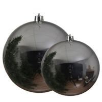 Decoris grote kerstballen - 2x stuks - zilver - Dia 14 en 20 cm - kunststof - kerstversieringen