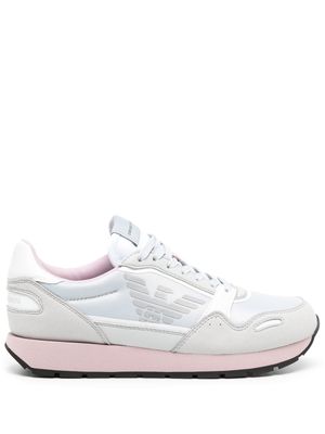Emporio Armani baskets à logo imprimé - Gris