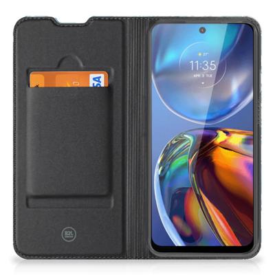 Motorola Moto E32 | Moto E32s | Hoesje met Magneet | Waves Blue
