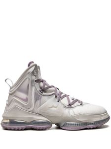 Nike baskets montantes LeBron 19 - Gris