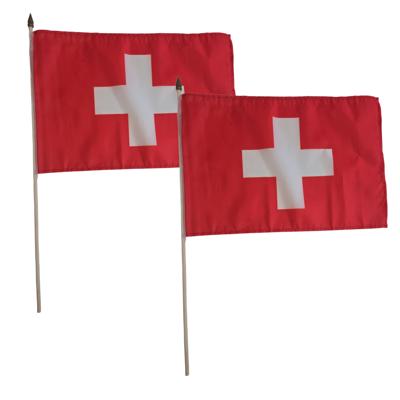 Luxe grote zwaaivlaggen Zwitserland - 2x - 30 x 45 cm - op lange stok - feestartikelen