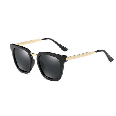 Mannen Fashion UV400 gepolariseerde zonnebril (zwart + grijs)