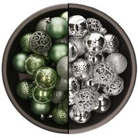 74x stuks kunststof kerstballen mix van salie groen en zilver 6 cm - thumbnail