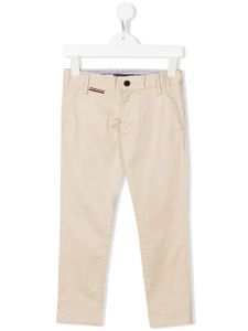 Tommy Hilfiger Junior pantalon chino 1985 à coupe droite - Tons neutres