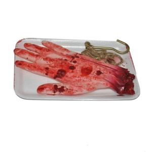 Halloween decoraties - Afgehakte hand met vleeshaak - 19 cm - Horror scene - pvc