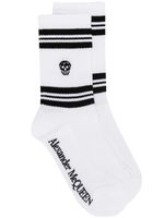 Alexander McQueen chaussettes à têtes de mort intarsia - Blanc