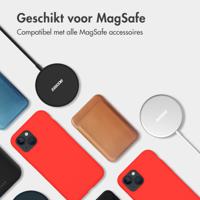 Accezz Liquid Silicone Backcover met MagSafe iPhone 15 Pro Max Telefoonhoesje Rood - thumbnail