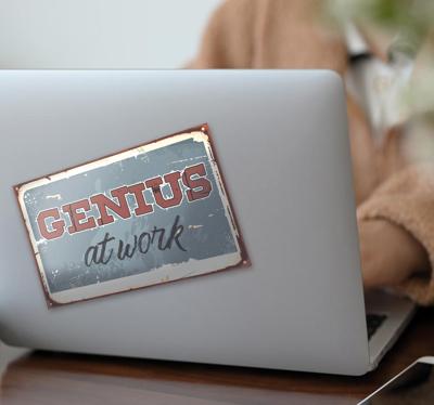 Opschrift 'genie aan het werk' laptop sticker