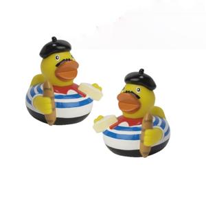 Badeendje thema Frankrijk - 2x - rubber - 8 cm - Bad speeltjes - eendjes en Franse feestartikelen