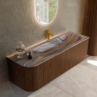 Badmeubel Mondiaz Kurve-Dlux | 135 cm | Meubelkleur Walnut | Wastafelkleur Sombra | Solid surface | Wasbak rechter zijde spoelbak | 1 kraangat