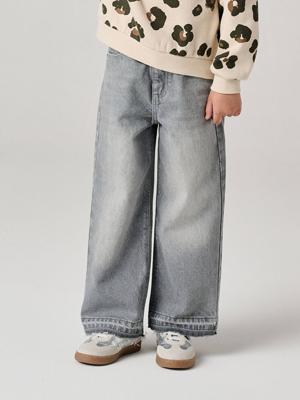 Wijde meisjesjeans met rafels aan de onderkant grijs