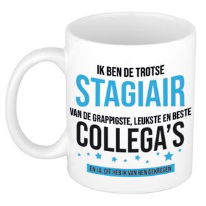 Trotse stagiair collegas cadeau koffiemok / theebeker blauwe en zwarte blokletters 300 ml