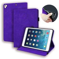 Voor iPad Pro 9 7 inch kalf patroon dubbele vouwen ontwerp reliëf lederen draagtas met houder & kaartsleuven & pen sleuf & elastische band (paars)