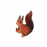Beeldje eekhoorn met eikel - bruin - polystone - 7,5 cm - dieren