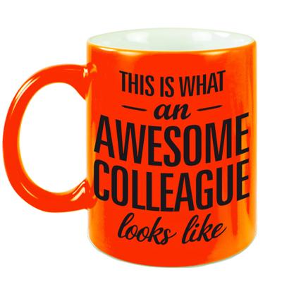 Awesome colleague - cadeau koffiemok - beker - 300 ml - collega afscheid - neon oranje