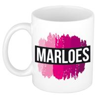 Marloes naam cadeau koffie mok - beker - met roze verfstrepen - Cadeau collega - moederdag
