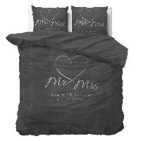 Dekbedovertrek Mr And Mrs Heart Tekst 140x200 Cm Anti Allergie & Anti Huisstofmijt & Gezien Op TV Sleeptime Essentials - Dekbed-Discounter.nl