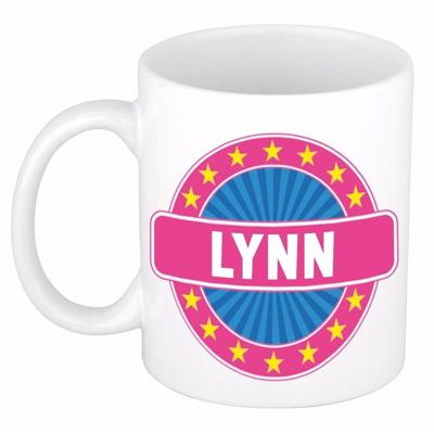 Lynn voornaam koffiemok - beker - wit/roze - 300 ml - Cadeau - Dames - Collega - Moederdag