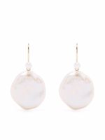 Mizuki boucles d'oreilles pendantes Petal en or 14ct ornées de perles