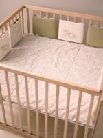 Omkeerbare bedbumper / boxrand BABYLON beige, bedrukt Omkeerbare bedbumper / boxrand BABYLON beige, bedrukt