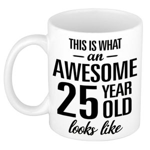 Awesome 25 year cadeau mok / verjaardag beker 300 ml   -