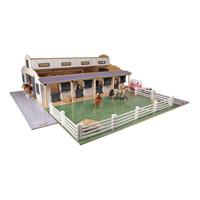Kids Globe paardenstal met 7 boxen en weiland 1:24