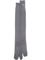 Maison Margiela chaussettes Tabi en soie - Gris