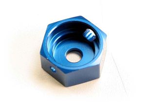 Brake adapter, hex aluminum (blue) (for t-maxx steel constant-velocity center driveshafts)