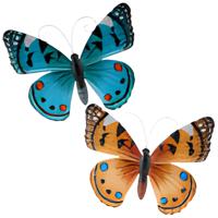 Wanddecoratie vlinders - 2x stuks - aqua en oranje - 34 x 28 cm - metaal - muurdecoratie tuin