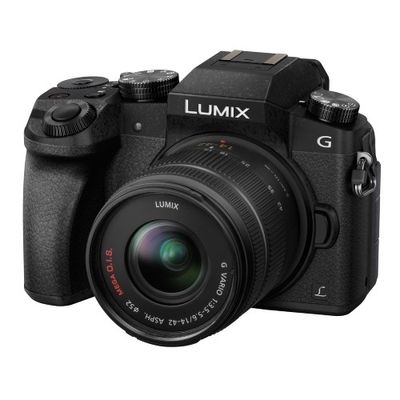 Panasonic DMC-G70 + Lumix G Vario 14-42mm f/3.5-5.6 MEGA OIS Zwart