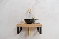 Saniclear Baru fonteinset met eiken plank, zwarte waskom en gouden kraan voor in het toilet - thumbnail