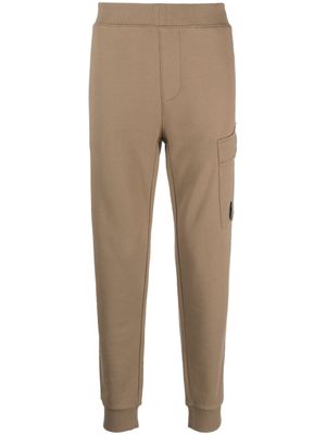 C.P. Company pantalon de jogging à patch logo - Marron