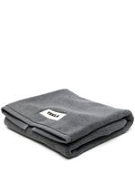 TEKLA serviette de bain en tissu éponge à patch logo - Gris