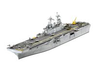 Revell 1/700 US Navy WASP Class Assault Carrier model-set - thumbnail