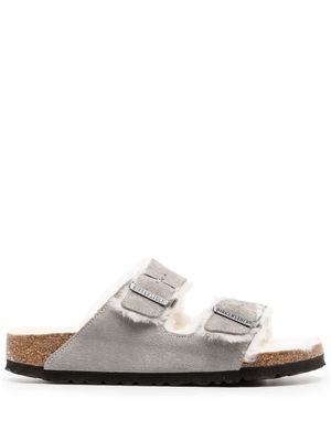 Birkenstock sandales Arizona en peau lainée - Gris