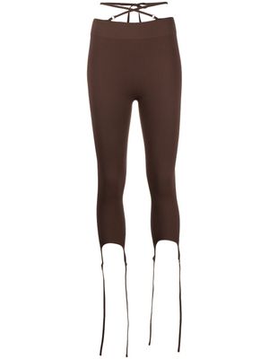 ANDREĀDAMO legging crop à détail de sangle - Marron