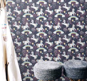 Behang kinderkamer Roze eenhoorns bloemmotief