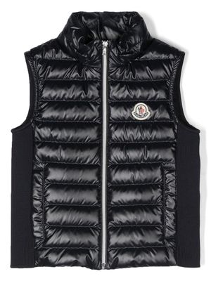 Moncler Enfant gilet matelassé à patch logo - Bleu