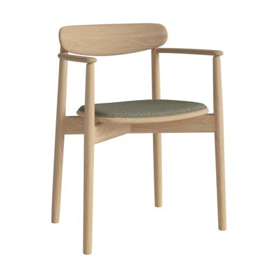 Bolia Merge eetkamerstoel met arm Monza Green wit gepigmenteerd geolied eiken