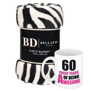 Cadeau verjaardag 60 jaar vrouw set - Fleece plaid/deken zebra print met 60 great years awesome mok