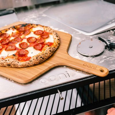 Ooni Bamboo Pizza Peel & Serving Board grillbestek