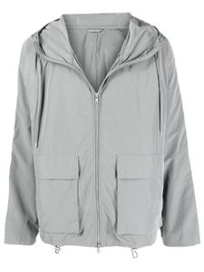 Filippa K veste zippée à capuche à lien de resserrage - Gris